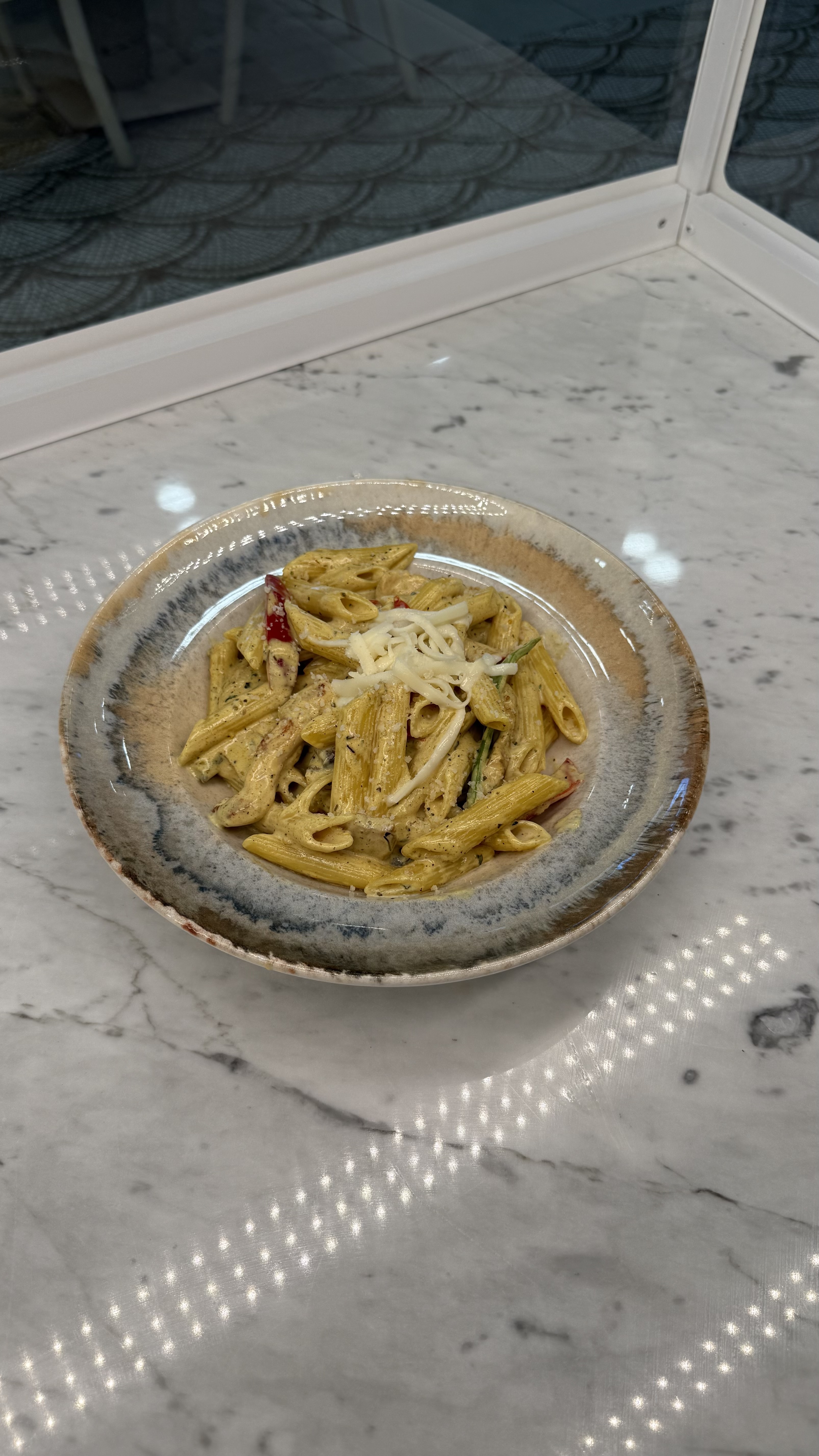 Köri Soslu Tavuklu Penne