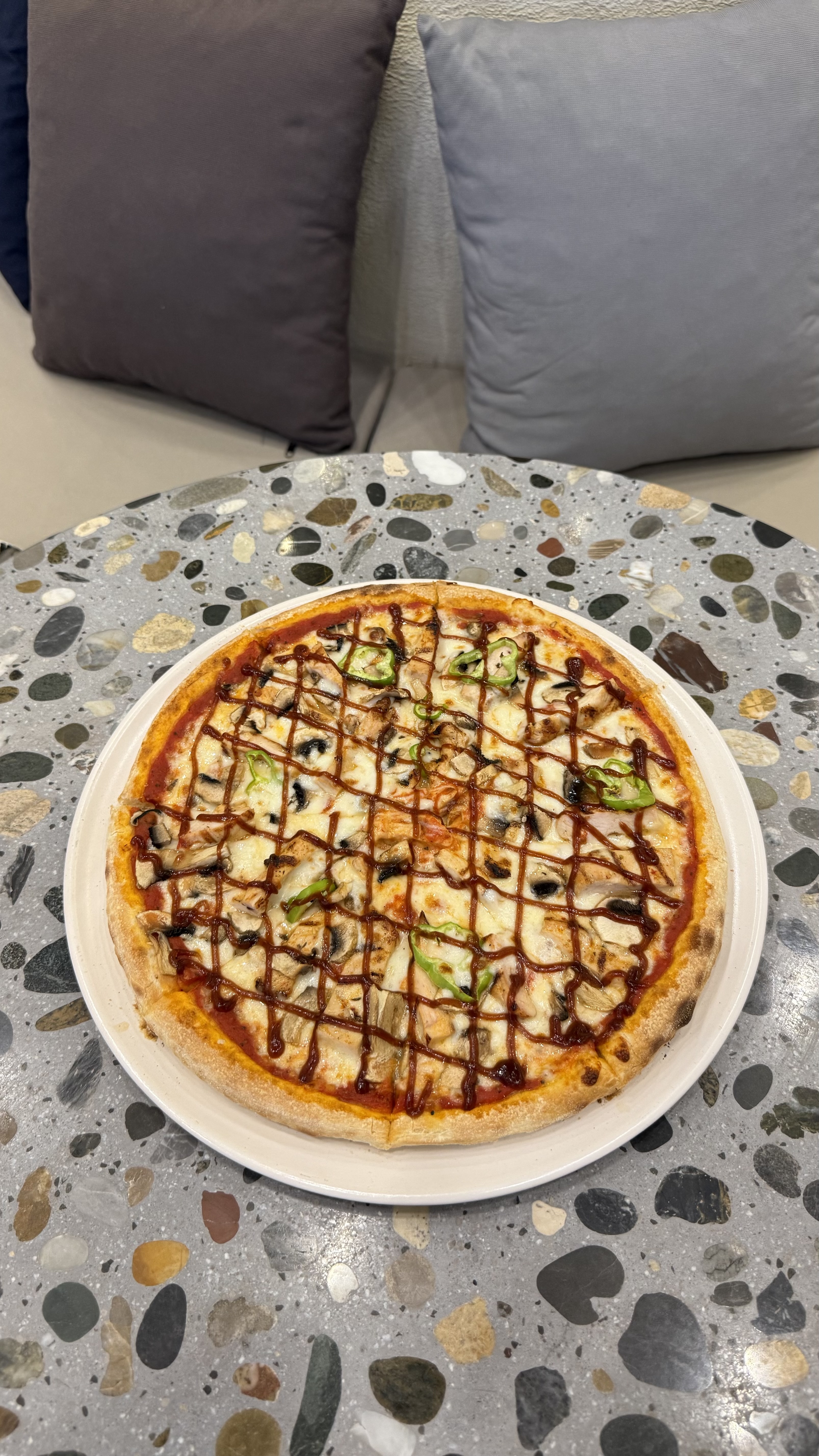 Barbekü Soslu Izgara Tavuklu Pizza